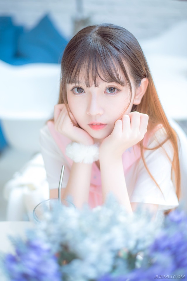 因为缘分再而来的东西，终有缘尽而别的时候。我们并不须为此更加难过。人，空空的来，空空的去，尘世间所拥有的一切，都不过转眼成空。我们所能带走的，留下的，除了爱之外，还有什么呢？而爱的及可贵和崇高，也在这种比较之下显出了它无与伦比的永恒。